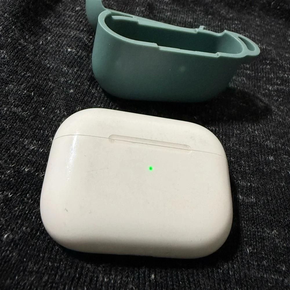 Apple White Wireless Charger with Green Case